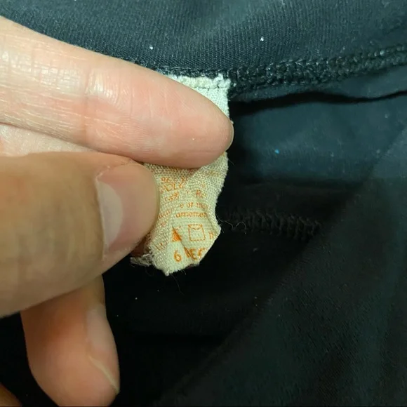 SOLD! LULULEMON Women’s Black Flare Yoga Pants Size 6 - Picture 3 of 8